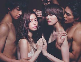 进球如麻、奋力拼搏的女孩